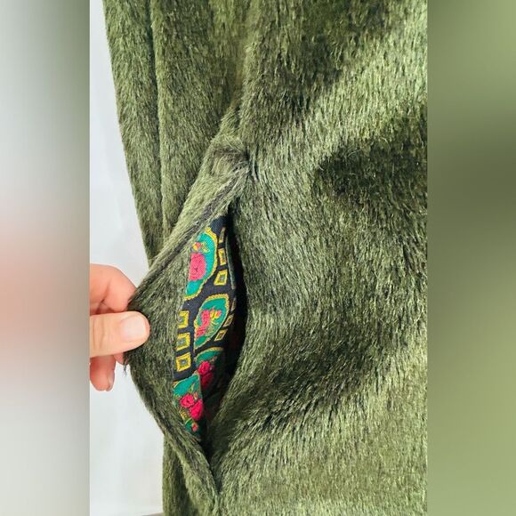 Mid-Century Europe Craft Wool Blend Faux Fur Cape with Arm Slits MEASUREMENTS - Picture 11 of 16